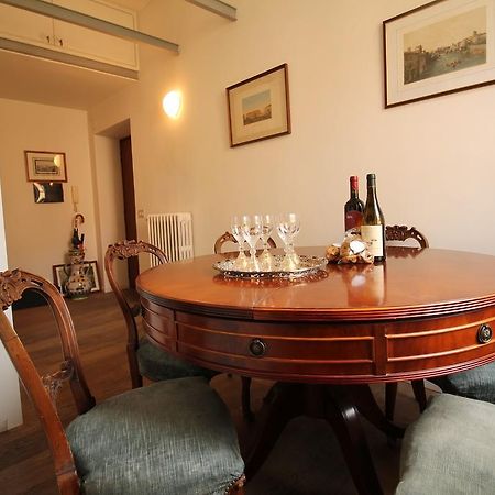 Trevi Fountain 2Br Apartment โรม ภายนอก รูปภาพ
