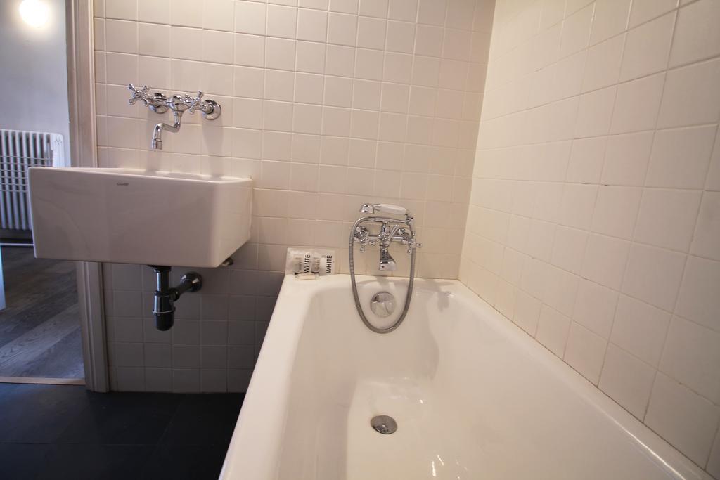 Trevi Fountain 2Br Apartment โรม ภายนอก รูปภาพ
