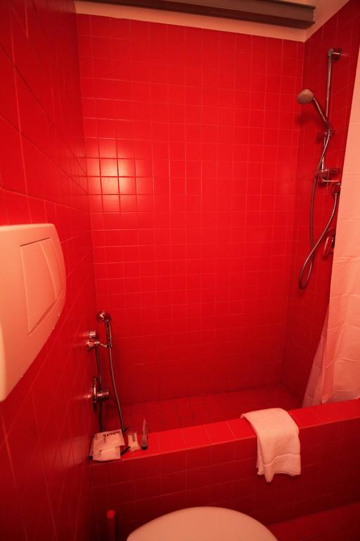 Trevi Fountain 2Br Apartment โรม ภายนอก รูปภาพ