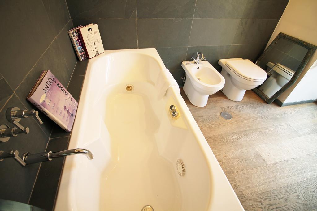 Trevi Fountain 2Br Apartment โรม ภายนอก รูปภาพ