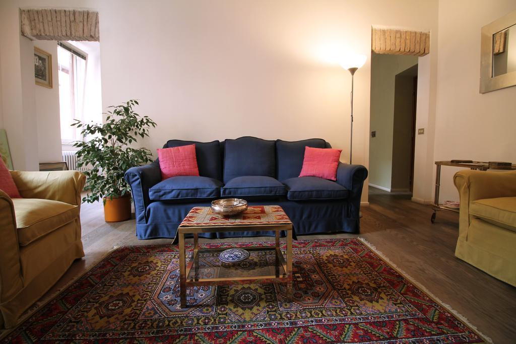 Trevi Fountain 2Br Apartment โรม ภายนอก รูปภาพ