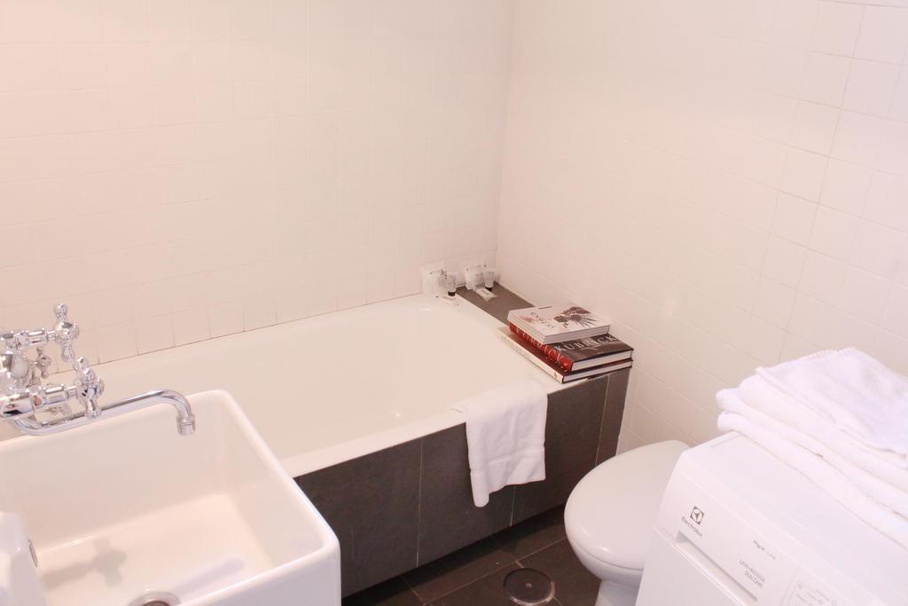 Trevi Fountain 2Br Apartment โรม ภายนอก รูปภาพ